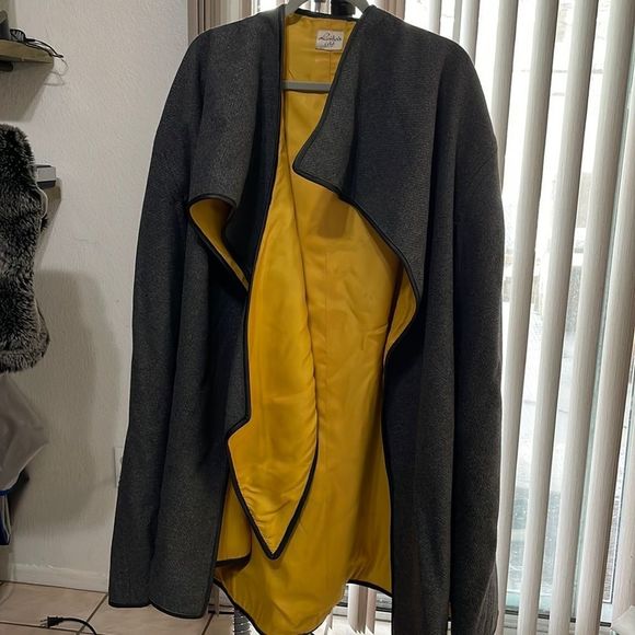 Laila’s Wool Cape Coat - Picture 3 of 12